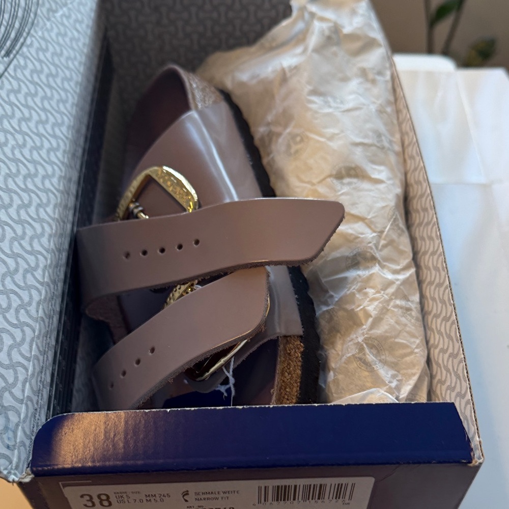Birkenstock Buckle Natural Leather Patent High-Shine Faded Purple. - Picture 10 of 11